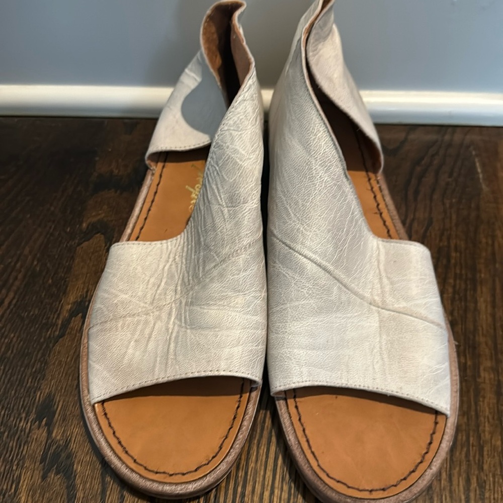 FREE PEOPLE sandals beautiful soft grey leather size 37.5